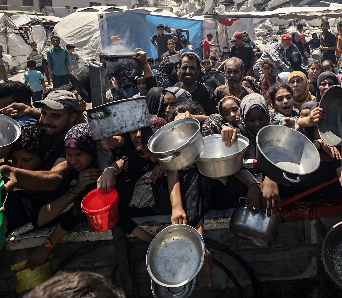 mhdksafa's tweet image. UN: 77 percent of Palestinians in Gaza are trapped in a cycle of hunger, while 90 percent go an entire day without regular access to food.

It’s not famine. It’s forced starvation.

Forced starvation is an act of genocide.