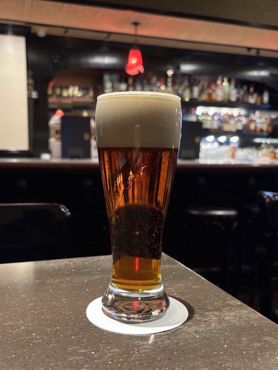 msyucchie's tweet photo. お疲れ様でした✨(セルフ🙌)
①武蔵野ブリュワリー限定醸造Craft Beer『ヴィクトリアン アルト🍺』
②『カルダモンレモンサワー🍋』
うまいな🥰
#THERCGATE
#神田
#ダイナック https://t.co/m0Aq4uuUnS