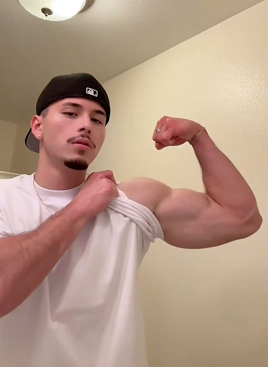 MenOTDay's tweet image. dare I say most attractive type of pics