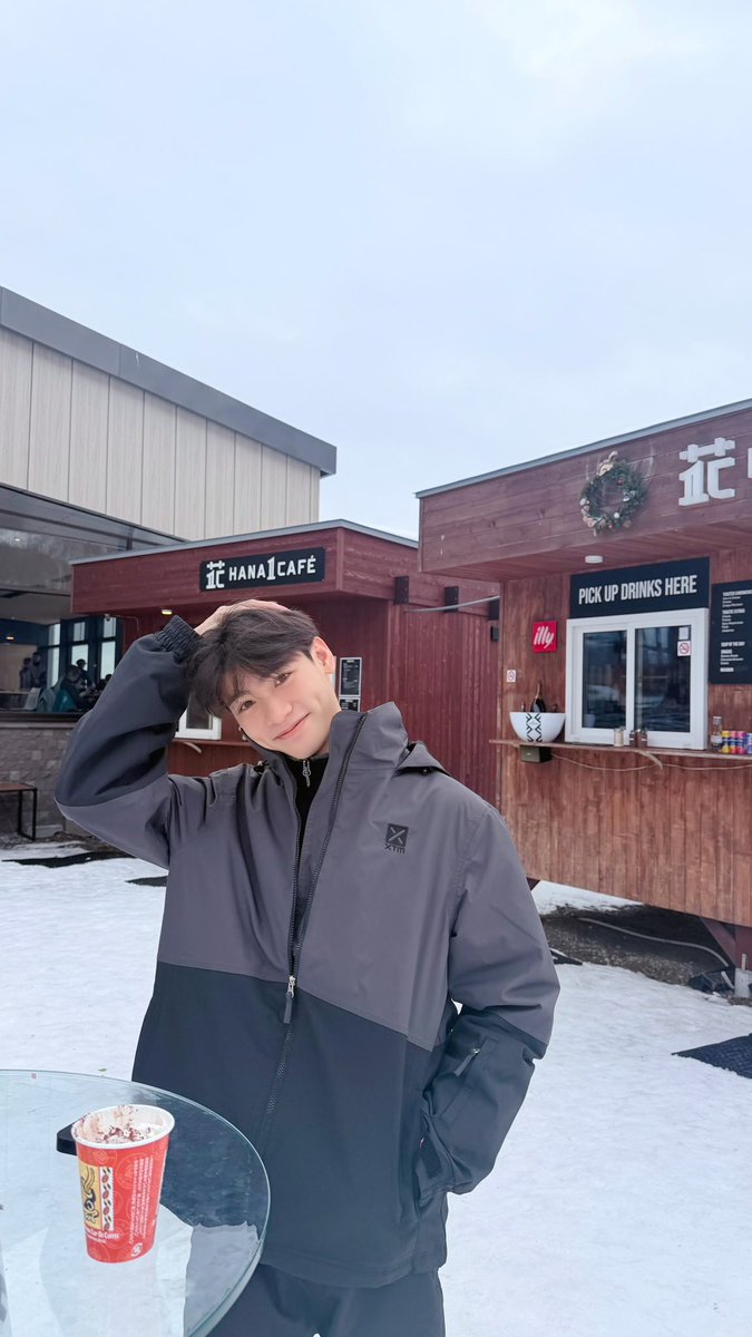 พี่อันนาบอกว่าเบื่อที่จับหัวทุกรูป แต่จะไม่ให้จับได้ไงหัวมันยุ่งงงง😂 #ingasavanund