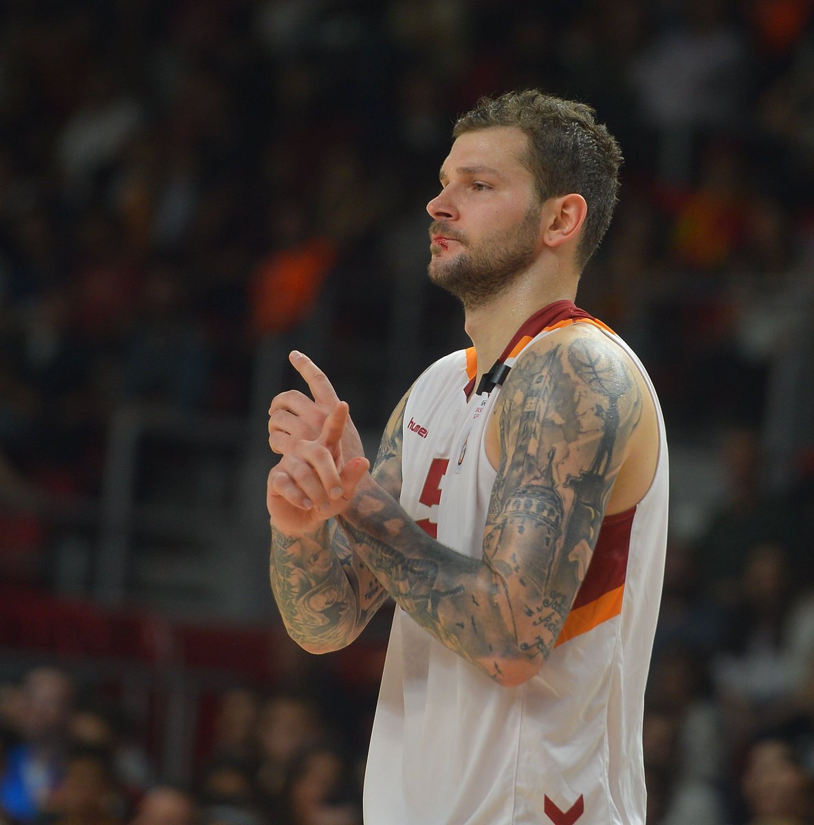 EurohoopsTR's tweet image. 👀 "Galatasaray ile NBA Europe projesinin parçası olmaya geldim"

🟡🔴 Galatasaray MCT Technic'in yeni sportif direktörü Vladimir Micov:

“Yaklaşık bir ay önce beni aradılar ve beni düşündüklerini söylediler. Ben Galatasaray’ın bir efsanesiyim; kulübün tarihindeki tek Avrupa…