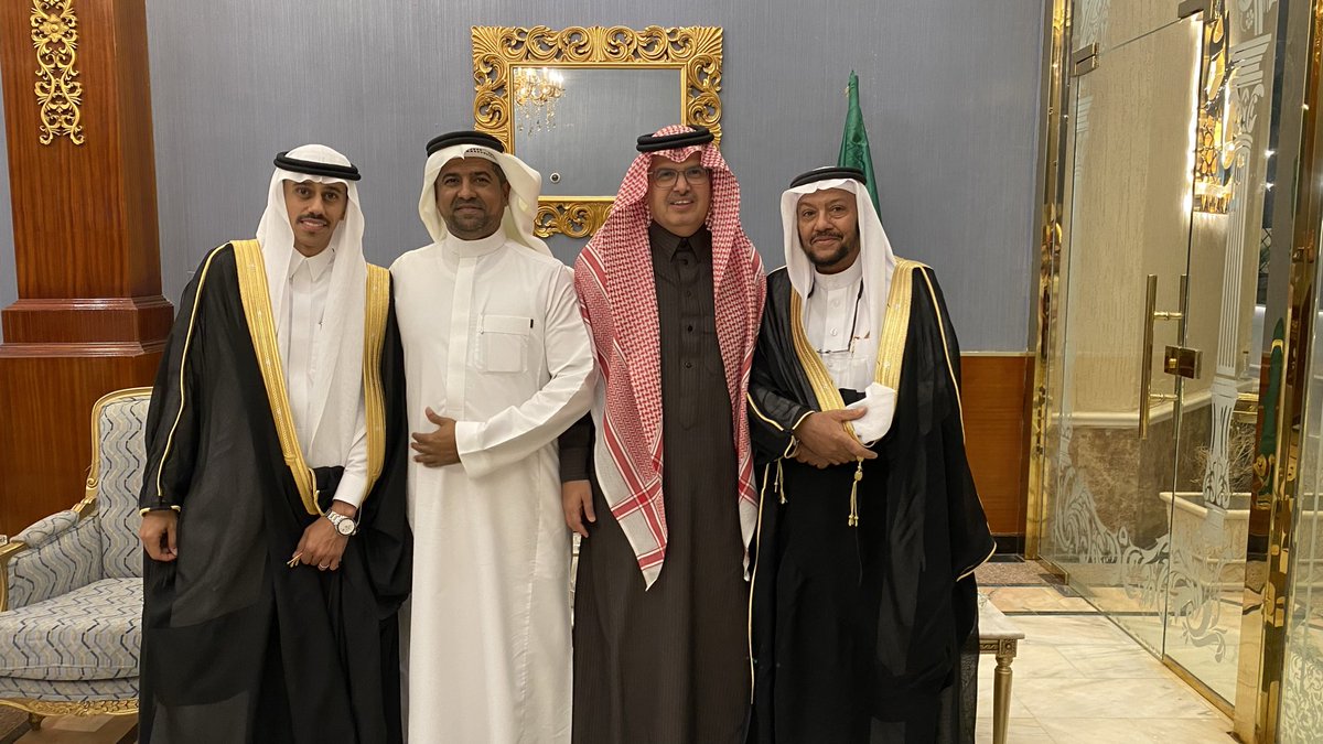 في أمسية رائعة من ليالي المدينة المنورة على ساكنها أفضل الصلاة وأتم التسليم سعدت بحضور حفل زفاف عامر بن احمد باجحلان، تجدد اللقاء بالأخ أبو عامر المدير السابق لإدارة حماية البيئة بالهيئة الملكية والمستشار البيئي بوزارة البيئة سابقاً أحد الشخصيات التي كان لهم أثر في مسيرتي المهنية
