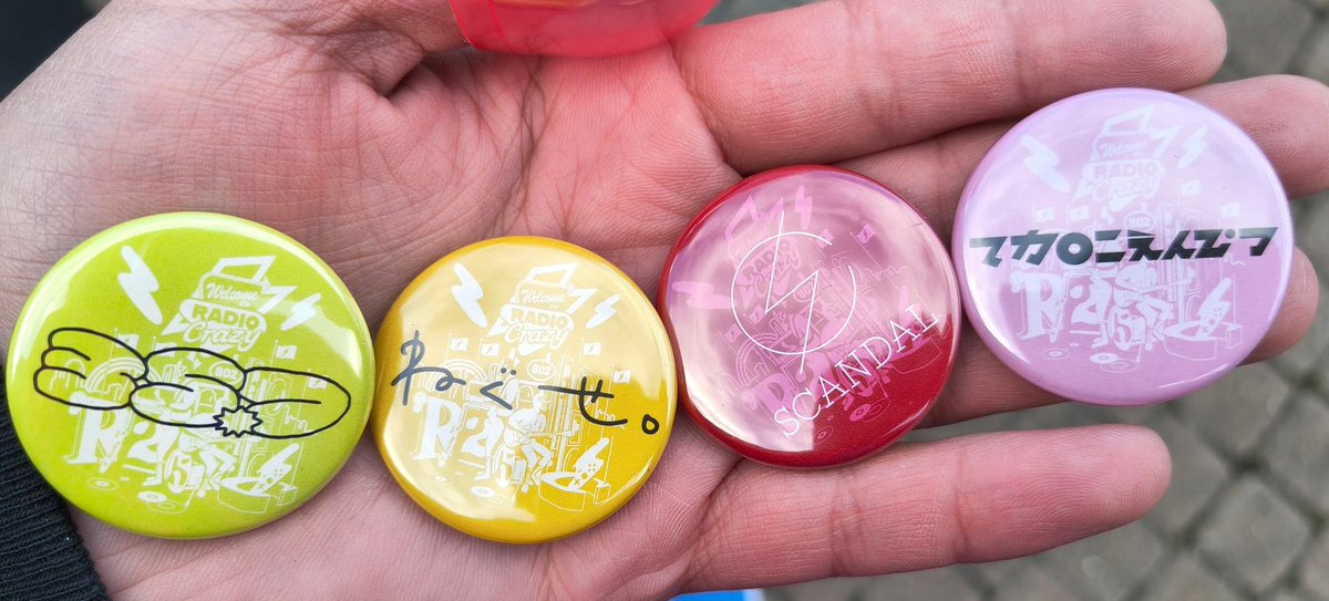 レディクレ缶バッジ交換 譲:画像内のもの 求:BUMP OF CHICKEN,MAN WITH