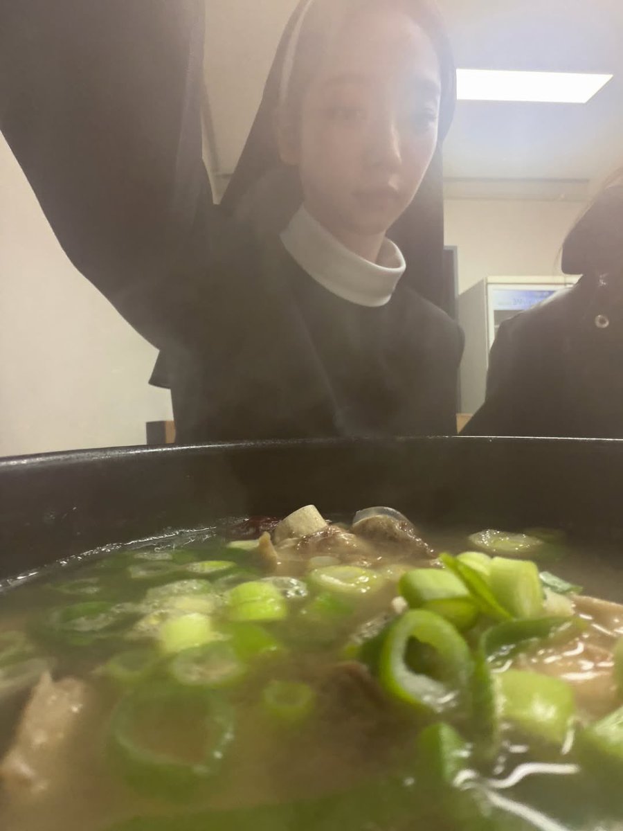 synkongi's tweet photo. 이게인스타용이고          이게미공개버블용인거
황당하다 https://t.co/fzA59IZ579