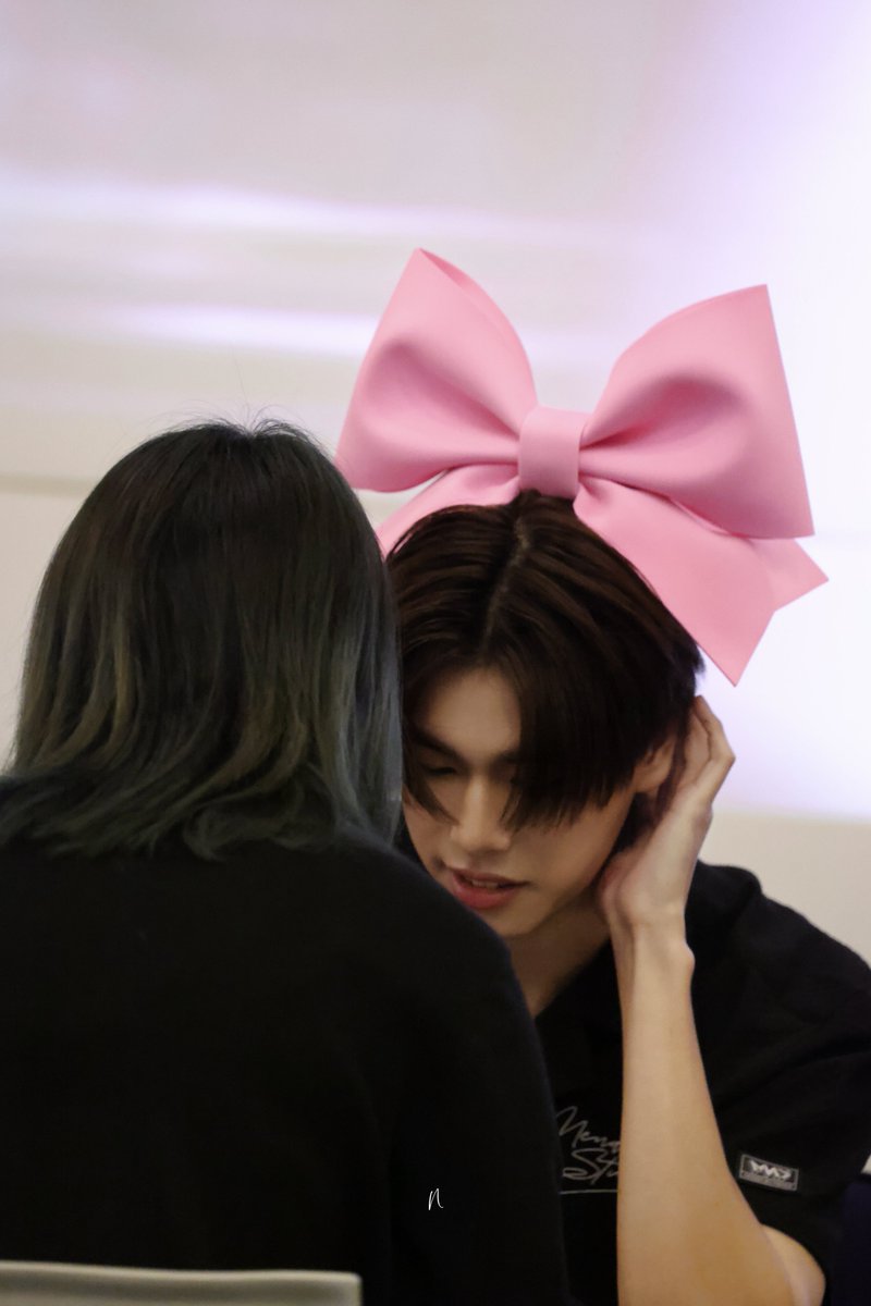 Maruko_ni's tweet photo. 🎀

PONDPHUWIN RENDEZ FANSIGN

#RENDEZVOUSxPondPhuwin
#phuwintang https://t.co/Op4Y6DmfOq