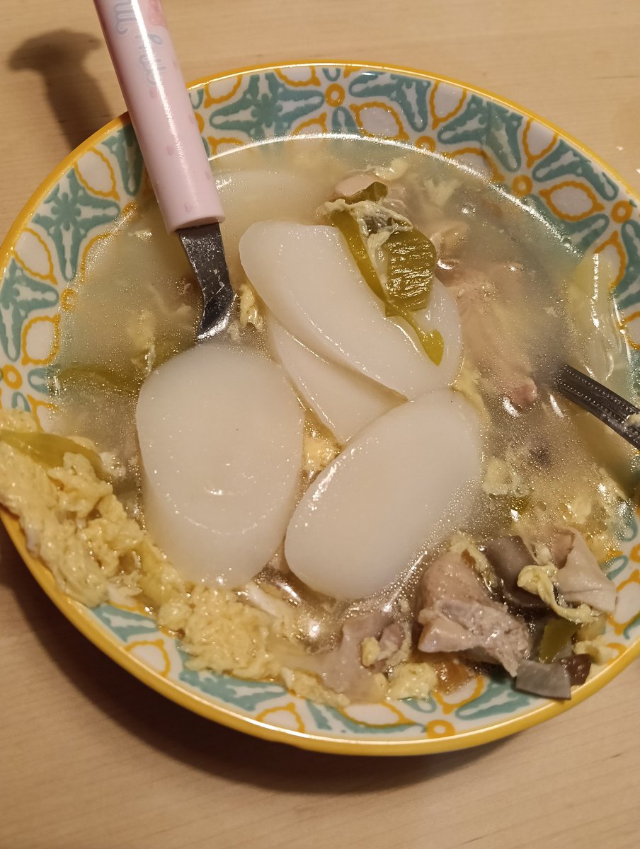 こどもはトックをホットとよんでいる

多分ホットドッグ
ハットグとか
から連想してんのかな