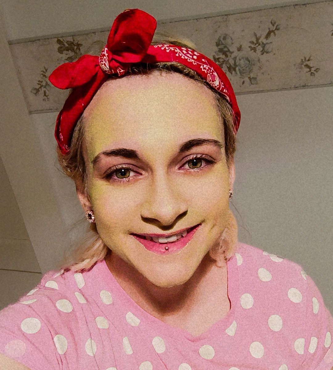 AkikoYuOfficial's tweet image. Denkt an eure Gesichtspflege ✋ 

#skincarecommunity #facemask #skincaredaily #selfcareglow