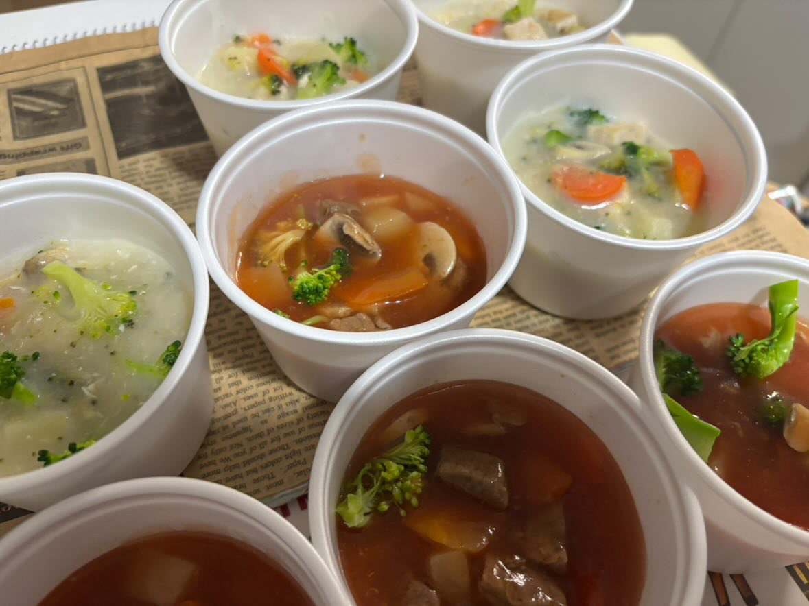 2025はらぺこクリスマス無事終わりました❤️
今年の人気はお料理部門からはシチュー（赤）、ハンバーグ、ケーキ部門からはスイートポテトタルトでした😆
今年もあと少し、よろしくお願い致します☺️
#クリスマス　
#ハンバーグ　
#スイートポテトタルト　
#はらぺこ