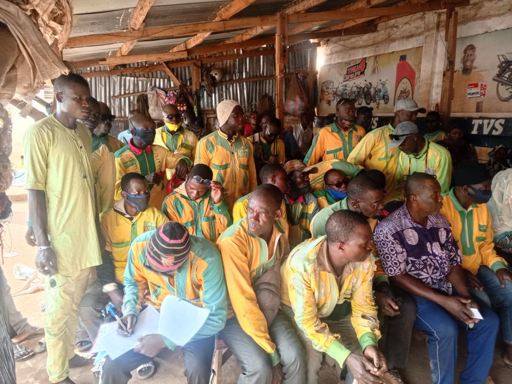 Vote_229's tweet photo. Élections générales 2026 | Bénin 🇧🇯
La PEOSC mobilise pour la paix – Étape de Banikoara

Trois thématiques clés abordées :
✔ Désinformation
✔ Non-violence
✔ Gestion pacifique des divergences électorales

👉 La paix est l’affaire de tous.
#vote229 #Générales2026 https://t.co/pqA8juwSlU