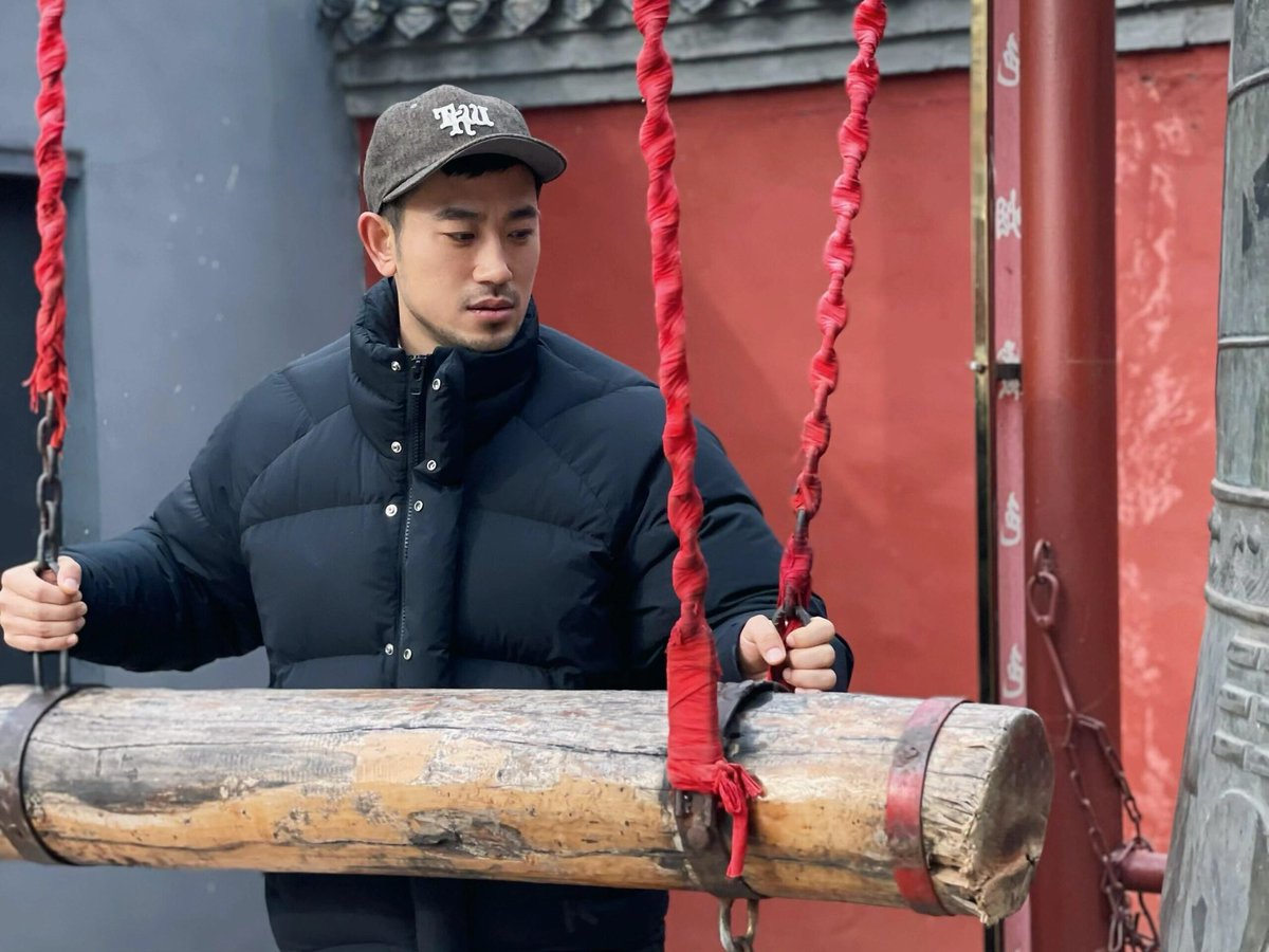 鐘の音が鳴って、無事に楽しい。