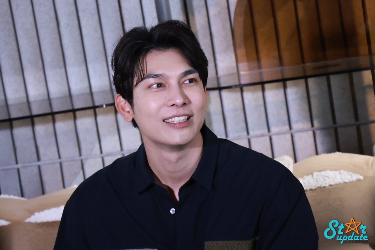 webstarupdate's tweet image. "มิว ศุภศิษฏ์" ระหว่างสัมภาษณ์ โปรโมทเพลงใหม่เพลง #MissEsme

MEW MISSESME OUT NOW
#MissEsmePromo
#MewSuppasit