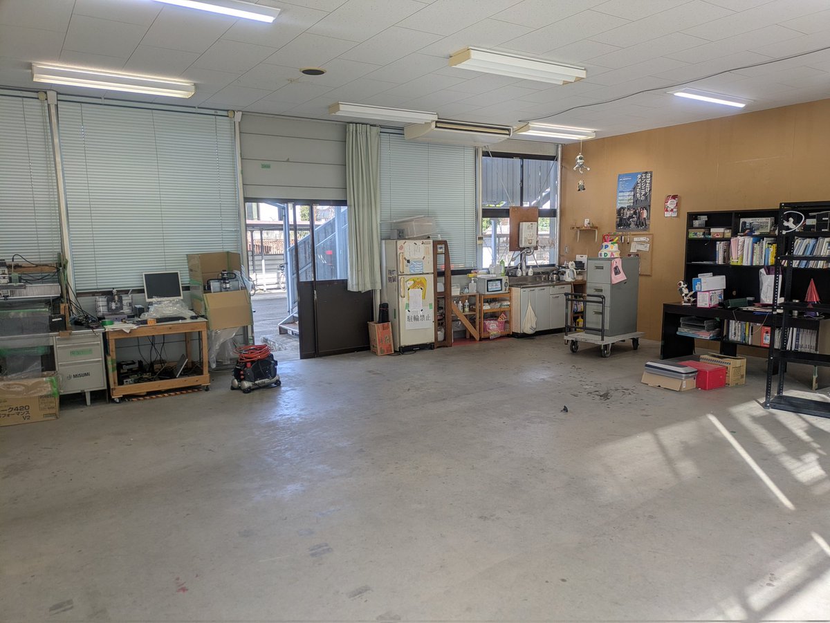 nitgc_roboken's tweet photo. からっ風が厳しくなってきた群馬高専ロボット研究会ですが
本日は冬季休業前の大掃除でした。
きれいな作業場で来年も頑張りましょう。！ https://t.co/2yEbGGYxj5