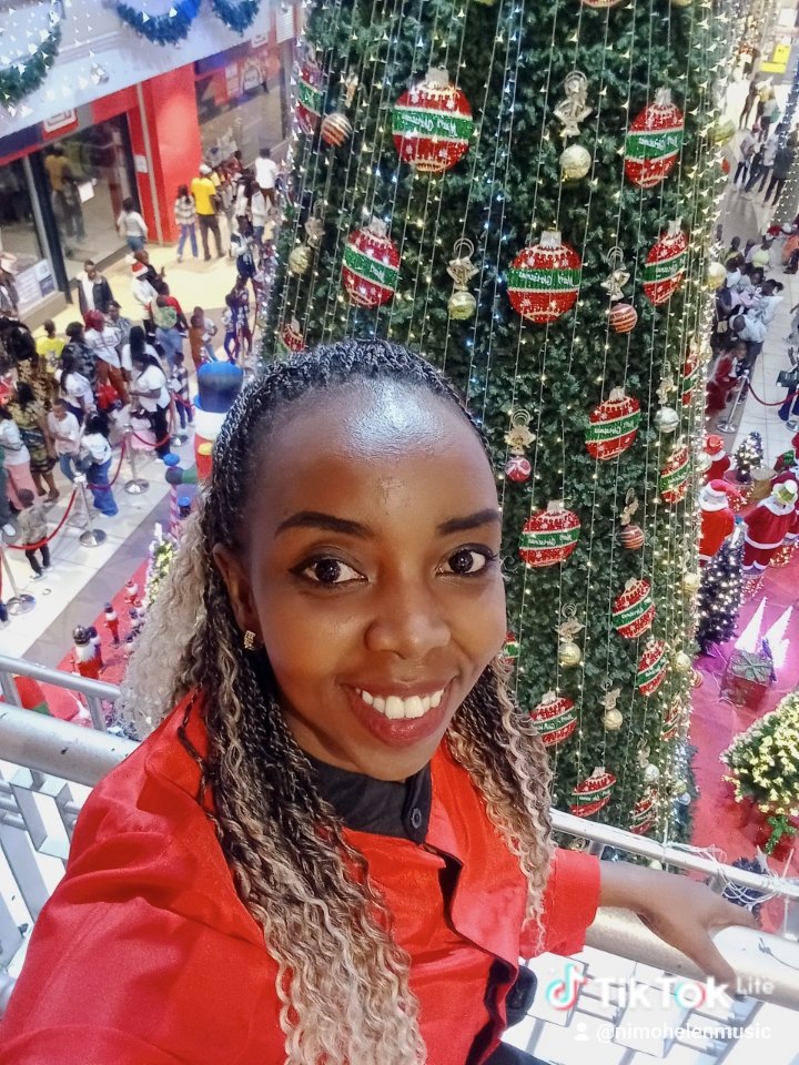 NimoHelenMusic's tweet photo. Christmas tree, Christmas lights #MerryChristmas2025 #Christmas #happymoments https://t.co/eR9A6Ey2rN