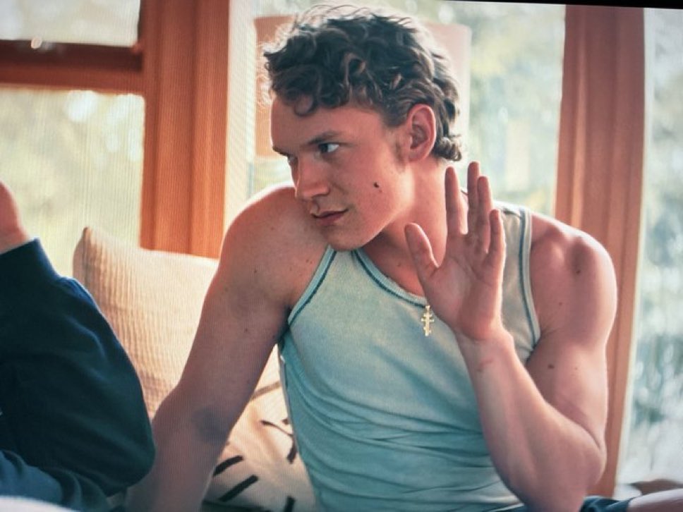 acdfoxhollanov's tweet image. raise your hand if your evil and bisexual and a menace to society