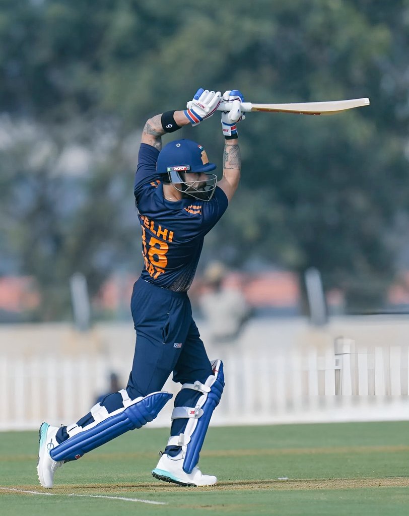 COLDEST PICTURE OF THE DAY. 🥶

- Hold the pose, King Kohli..!!!!