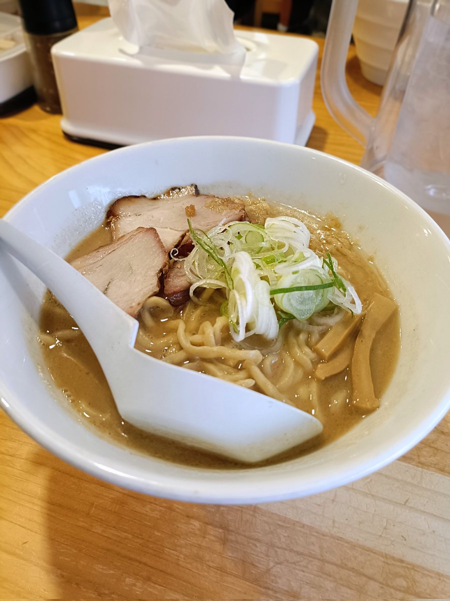 men_365's tweet photo. ラーメン月輪
軽白湯

#ワンコイン #酒田市 
#どろ系 #無化調 https://t.co/en51tQVzrQ