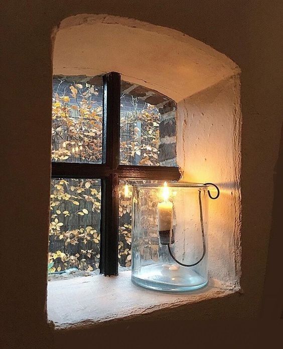 추위를 무릎쓰고 걸었다.
추위가  지나가며 말했다.
아르페지오처럼...
바람도 변주한다.
변주하듯 살지 못한 나는
다음 문장을 발설하지 못했다.