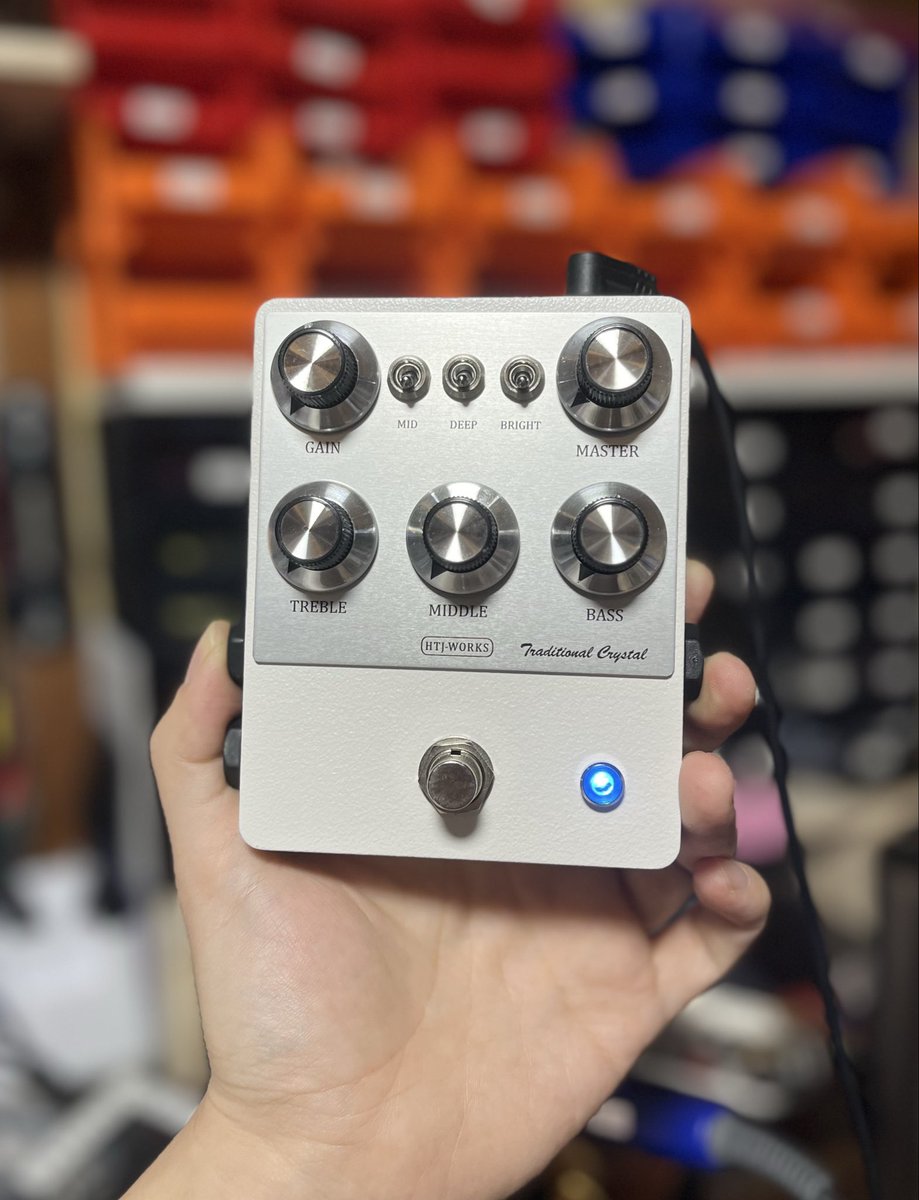 こちらはTraditional Crystal Preamp 人気のホワイト& Blue LEDです