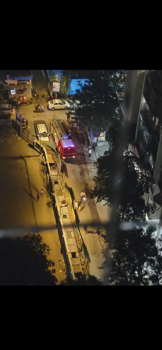 sanj_twitting's tweet photo. @mybmcWardRN @mybmc @mybmcInfra No reply yet from bmcInfra, more digging. This is the only road for commute, what will happen in case of emergency, we already experience Fire truck was not able to reach our building. What’s going on? The work started since 15-September. How much more time? Please update? https://t.co/n3k7IGn4Vh