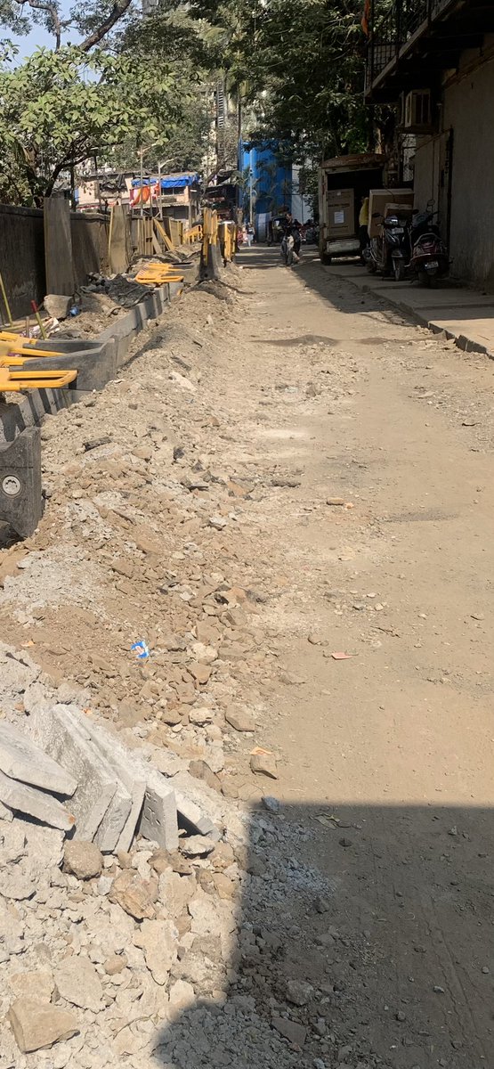 sanj_twitting's tweet photo. @mybmcWardRN @mybmc @mybmcInfra No reply yet from bmcInfra, more digging. This is the only road for commute, what will happen in case of emergency, we already experience Fire truck was not able to reach our building. What’s going on? The work started since 15-September. How much more time? Please update? https://t.co/n3k7IGn4Vh