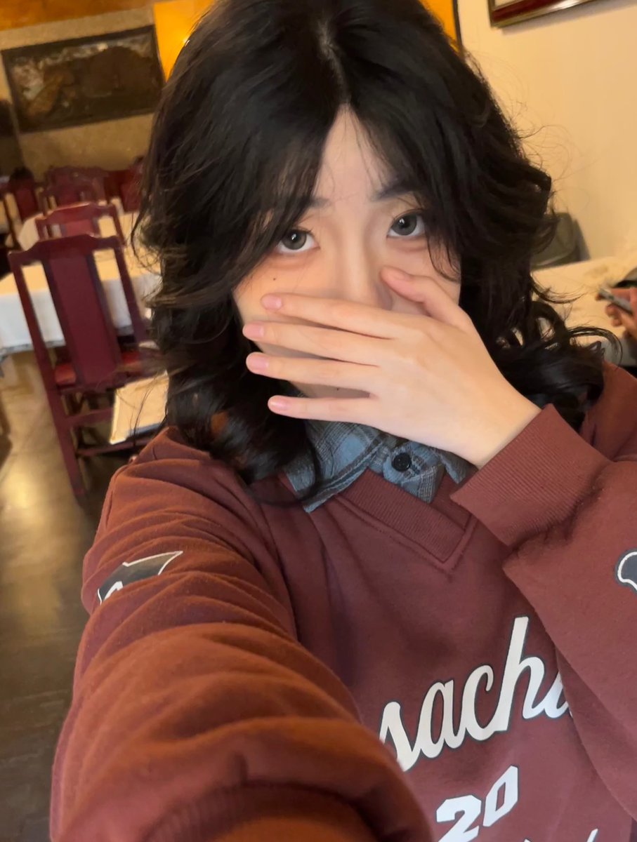 一张莫名其妙的捂脸照