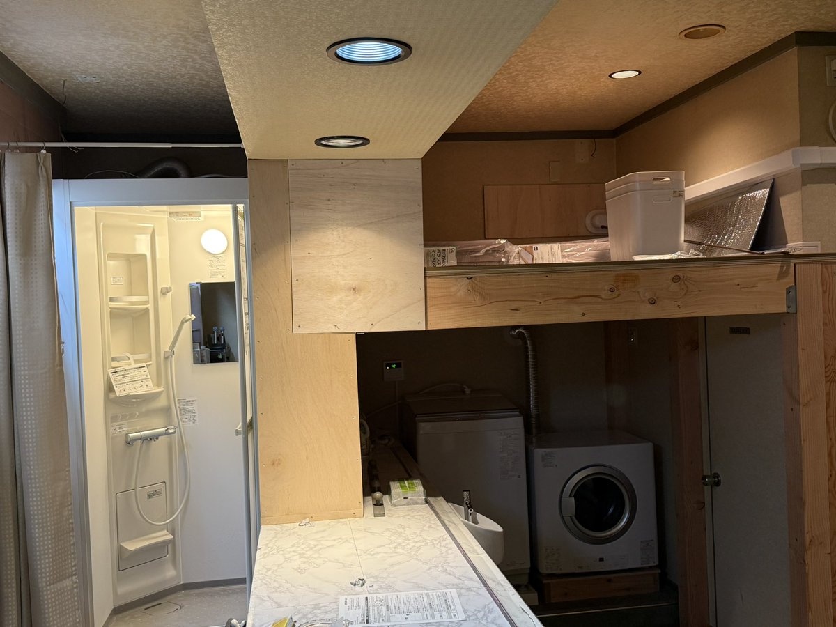 ツアーのたびにホテル代がキツいとバンドマンから何度かお伺いしておりました。
この度
シャワー
洗濯機
ガス乾燥機
ロフト
楽屋に常設しました。
今後ツアー予定のバンドマンの皆様からのお問い合わせお待ちしております。
よろしくお願いします。