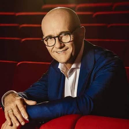 itsmeback_'s tweet image. Di Matteo Vicino

Sono circa 15 anni che avviso tutti coloro che mi si avvicinano chiedendomi consigli per il ‘mondo dello spettacolo’ ribadendo a genitori, future ‘attrici’, ‘attori’, ‘star’, ‘perché io ce la farò’ etc. Che il mondo della televisione e del cinema italiano sono:…