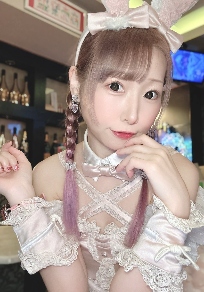 yuka_nyohu_'s tweet photo. いつものピンクヘアカラーが
入手できず仕方なくですが

めっちゃ久々にアッシュにしてみた🩶

まぁこれはこれでアリか🤔？

しゅきん中です🐰🏰

今日は早い時間は配信できそーなので
やりまっす🙆‍♀️

ガチ出勤・コンカフェ人生

残り【4日】‼️

ラスト4日よろにょふお願いします👑 https://t.co/6FfFnrSTll