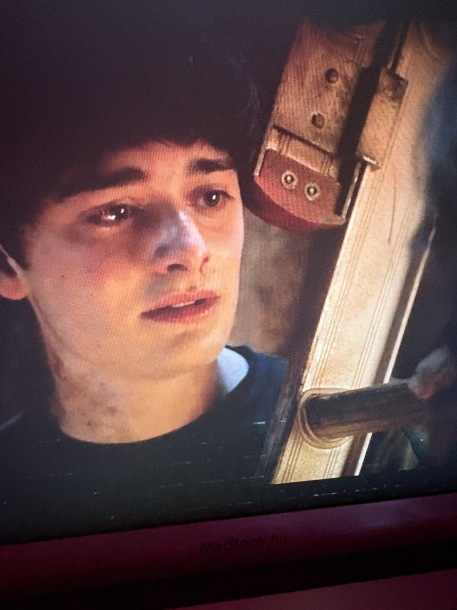 bylercuddling's tweet image. i love you will byers im sorry your story was written by two straight men who know nothing about queer love