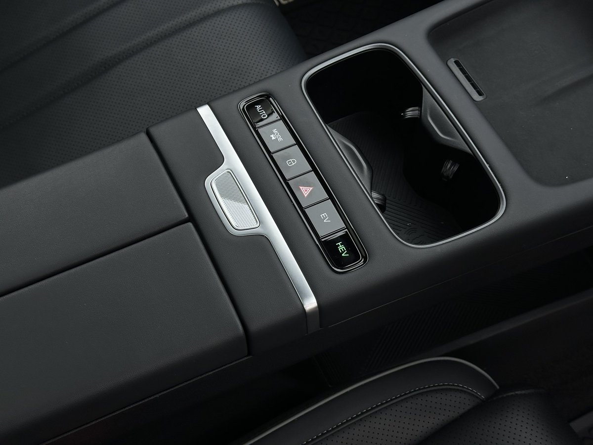 …is that there’s 255 kW and 525 Nm waiting under the skin. The exterior hiding serious intent. In other words, the J7 SHS is a proper sleeper.

📝/📸: <a href="/malusicmsomi/">Malusi</a>