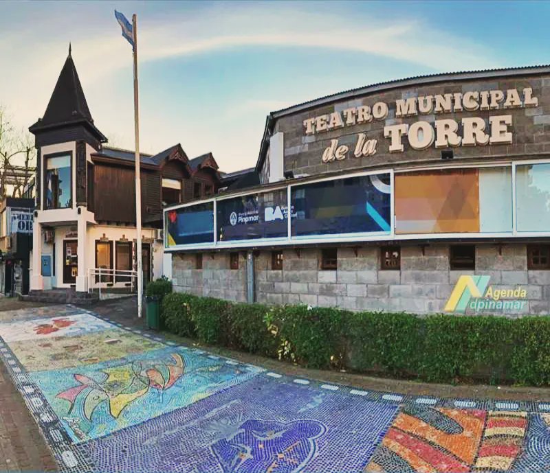 dpinamar's tweet photo. 🟡 Teatro en Pinamar 2026
Una guía con la programación actualizada
.
Obras, stand up y música en vivo, con información clara y ordenada, durante toda la temporada.
.
Toda la programación en https://t.co/EZlT0qQ7cB
Link en la bio
.
#agendapinamar #pinamar #pinamar2026 https://t.co/jYm50vdR8g