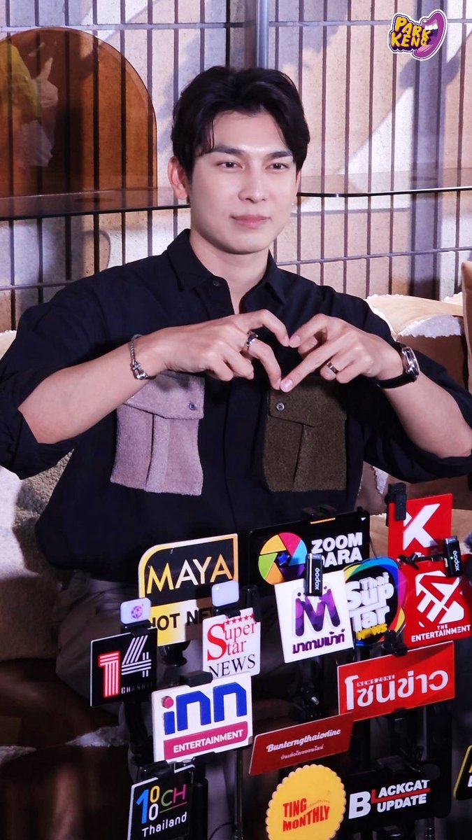 ParkkengChannel's tweet image. บรรยากาศช่วงสัมภาษณ์สื่อ ของหนุ่ม "มิว ศุภศิษฏ์" ในการโปรโมทเพลงใหม่เพลง #MissEsme

MEW MISSESME OUT NOW
#MissEsmePromo
#MewSuppasit