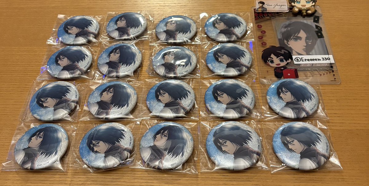 進撃の巨人　魔法使い　缶バッジ　ラメキラカンバッジ　エレン　海　16個 進撃の巨人 魔法使い 缶バッジ ラメキラカンバッジ エレン 海 16個