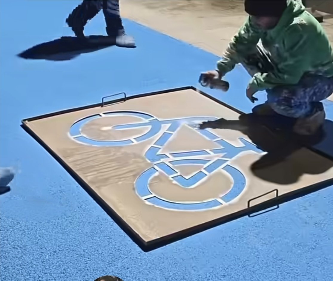 Antakya'da düne kadar araba kullanamadığımız yollara bisiklet yolu bile yapılmış... İnsan yerine koyulmamak çok onur kırıcı bir durum.