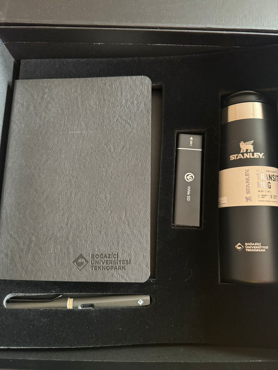 Rektörlükten gelen aşağıdaki yılbaşı hediyesini şu mesajla iade ettim:

** Teknopark gelirlerinin %80'inin üniversiteye gitmemesini kamufle etmek için verilen bu "sus payını" kabul etmiyorum.**