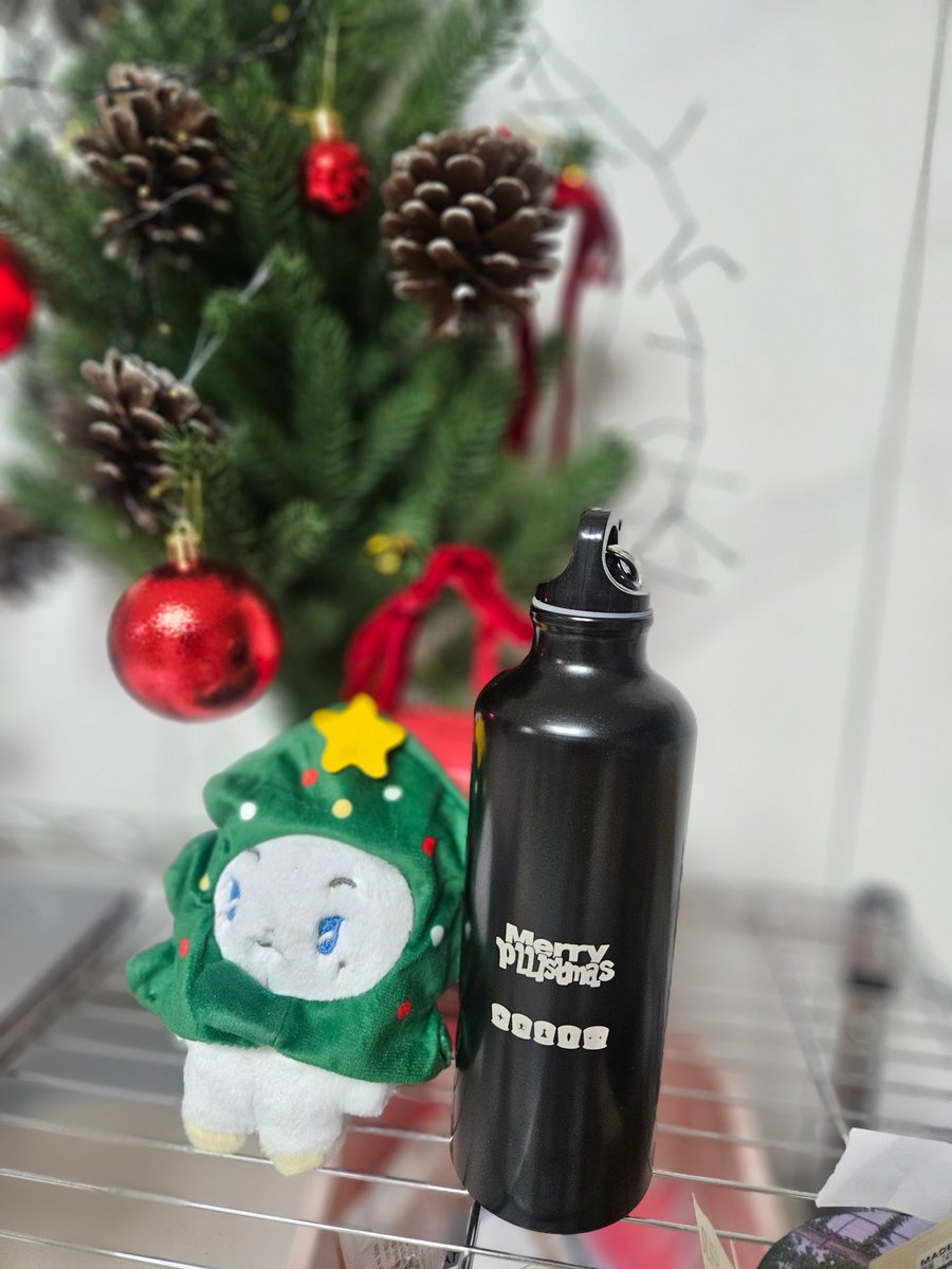 너무 예쁜 크리스마스 선물받았어요
🫶🥰연말 예로롱산타님 덕에 
더 따수운 겨울 보낼것같습니다
감사해요
💙💜💗❤️🖤