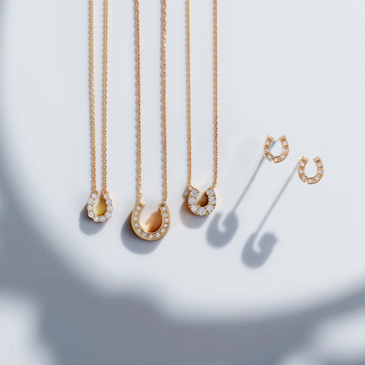 horseshoe motif】 2026年の干支「午年」にちなんで人気上昇のホース