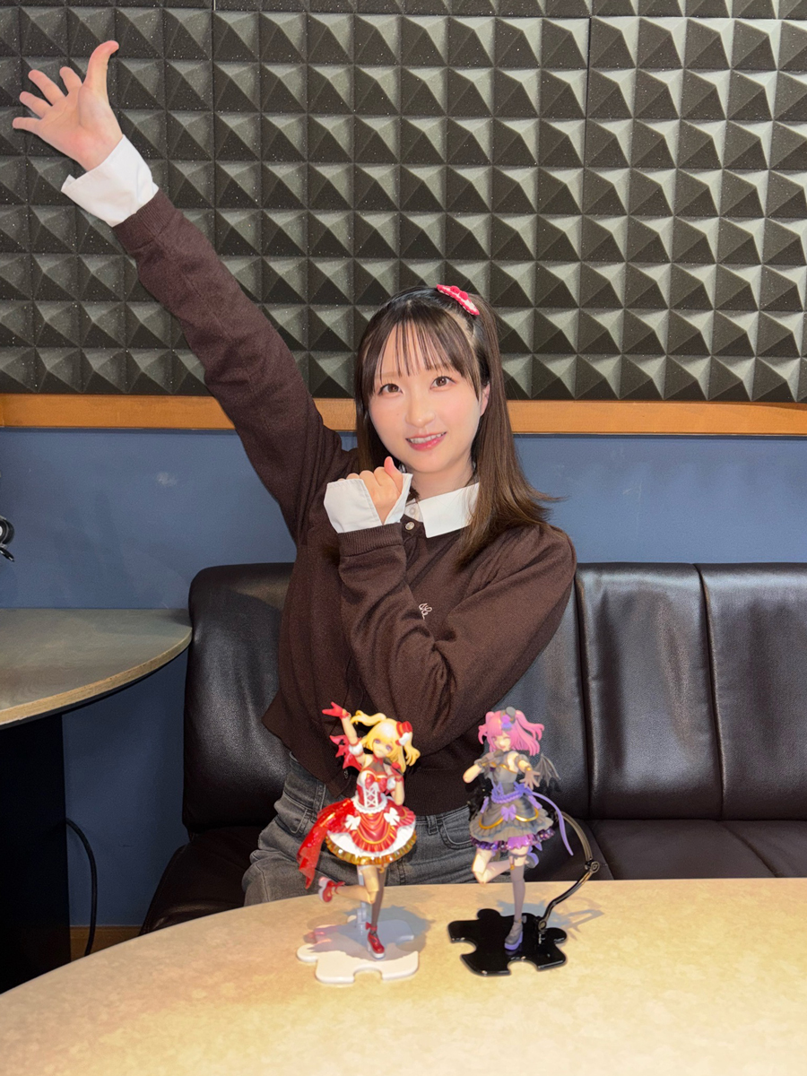 ＼ボイス収録時のオフショットを公開！／
ファミリアみんながメロメロになるようなユエちゃんのボイスを担当していただいた、秋奈さん(<a href="/Akina_1102/">秋奈</a>)のオフショットです💗
ありがとうございました！
#創彩少女庭園