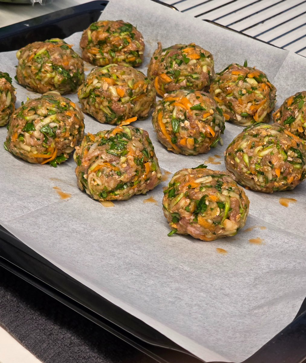 המעבר הטבעי מאחריות על עובדים, כסף והמזגן במשרד לתפקיד בשישי בבוקר כפועל מטבח שמוכשר מקסימום לקלף ירקות ולקבב קציצות (אבל ללא סמכויות תיבול)