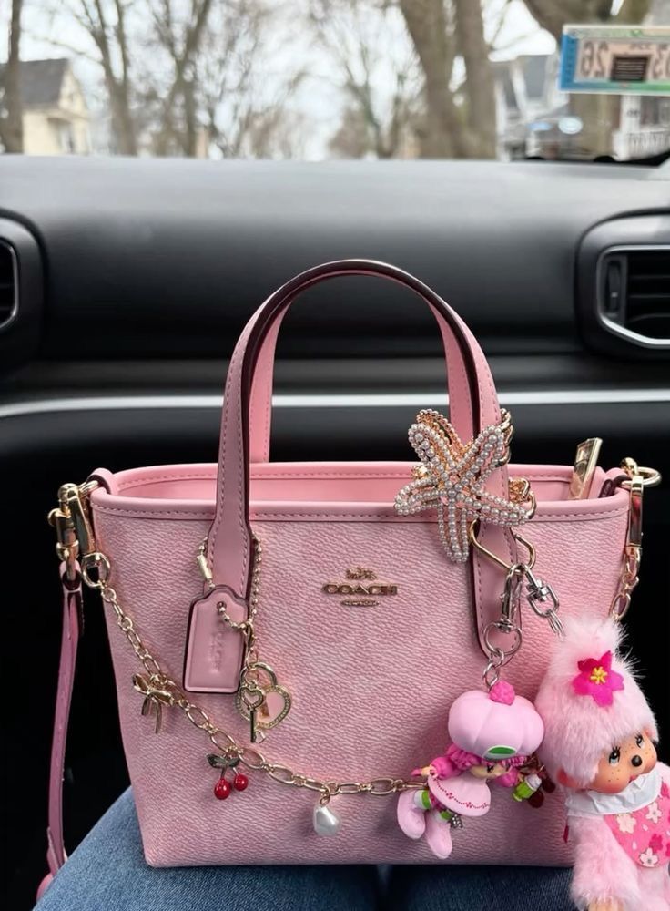 theGIRLScare's tweet image. Girls, which bag are you choosing?