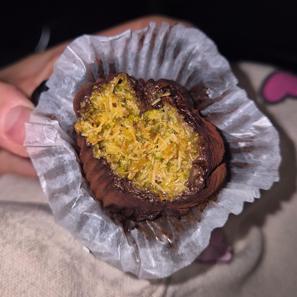 wa_poor's tweet image. 내 친구가 두쫀쿠수저라니;
너무 맛있어서 아껴먹지도못하고 두개 다 한번에 먹어버림😭😭😭 두쫀쿠산타 감사합니다 제발 다음에도 나..