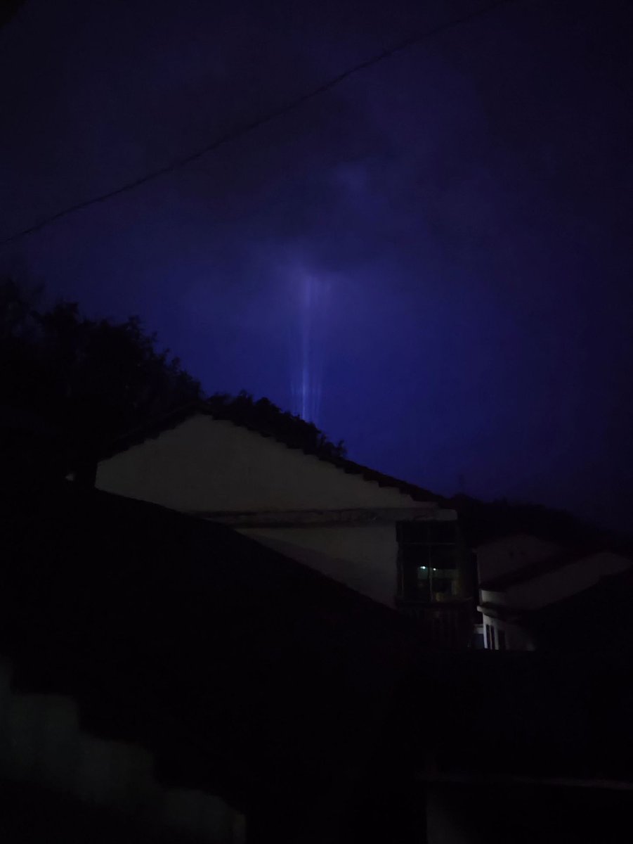 ym12345688's tweet photo. magical  weather蛮神奇的
@elonmusk
#Elon_Musk 
#StrangerThings5 
#UnitedStates https://t.co/4OPJa4BifY