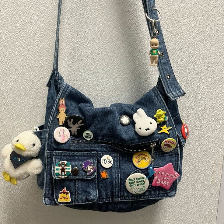 alsyncc's tweet image. casual cool meets everyday chic with this denim bag 😶‍🌫👜