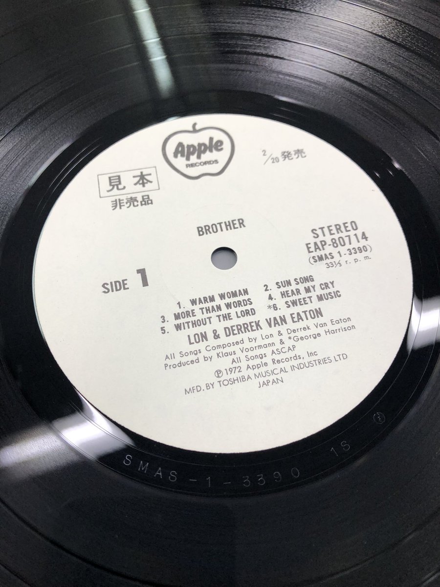 MINTrecord's tweet image. 耳友のみなさま〜こんにちは。
だんだん年末らしくなってきた街角からミントレコードです。
夕方の1枚はこちら。。ロン・アンド・デレク  ／ ブラザー　白サンプル盤を紹介します。補充票付きで良き状態です。
また、OH!みたいな物を発掘したら載せますね〜