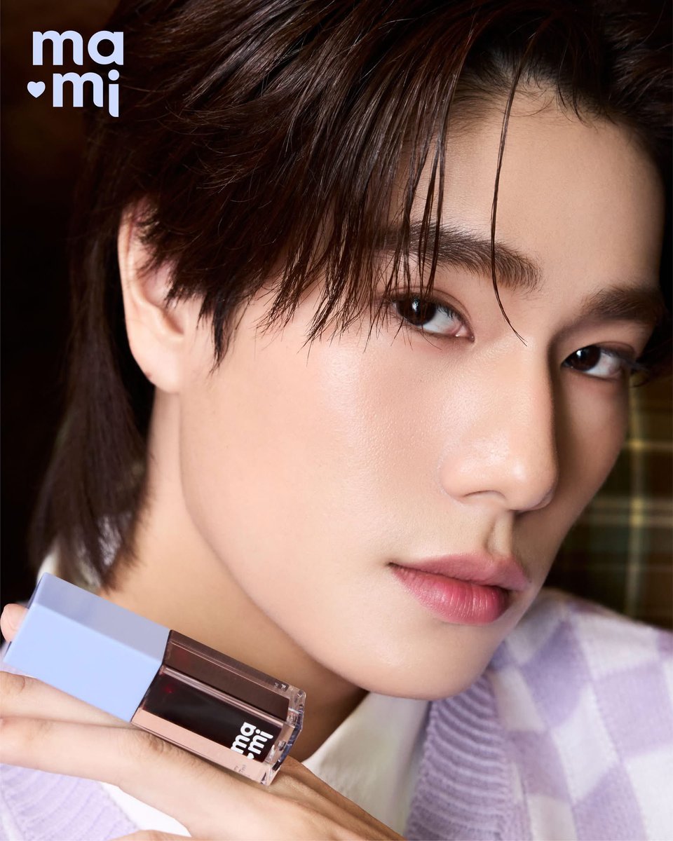 aohtorranit's tweet image. ขอต้อนรับ  คุณภูวินทร์ ตั้งศักดิ์ยืน @phuwintang ในฐานะพรีเซนเตอร์คนแรกของ The Berry Academy Berry Club Lip Tint ✨ @mamicosofficial 🫶🏻
Welcome to mami fam! 🤗
Say, which lesson are you joining? 😘
#MamiBrand #MamiCosmetics  #MamixPhuwin #phuwintang
#winniethephu