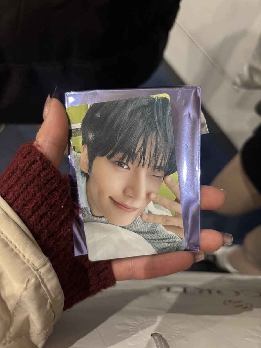svt__6504's tweet photo. @_caixia コメント失礼します。こちらのハンビンと右側のムンジョンヒョン交換可能でしょうか？ https://t.co/WnlBFP4cld