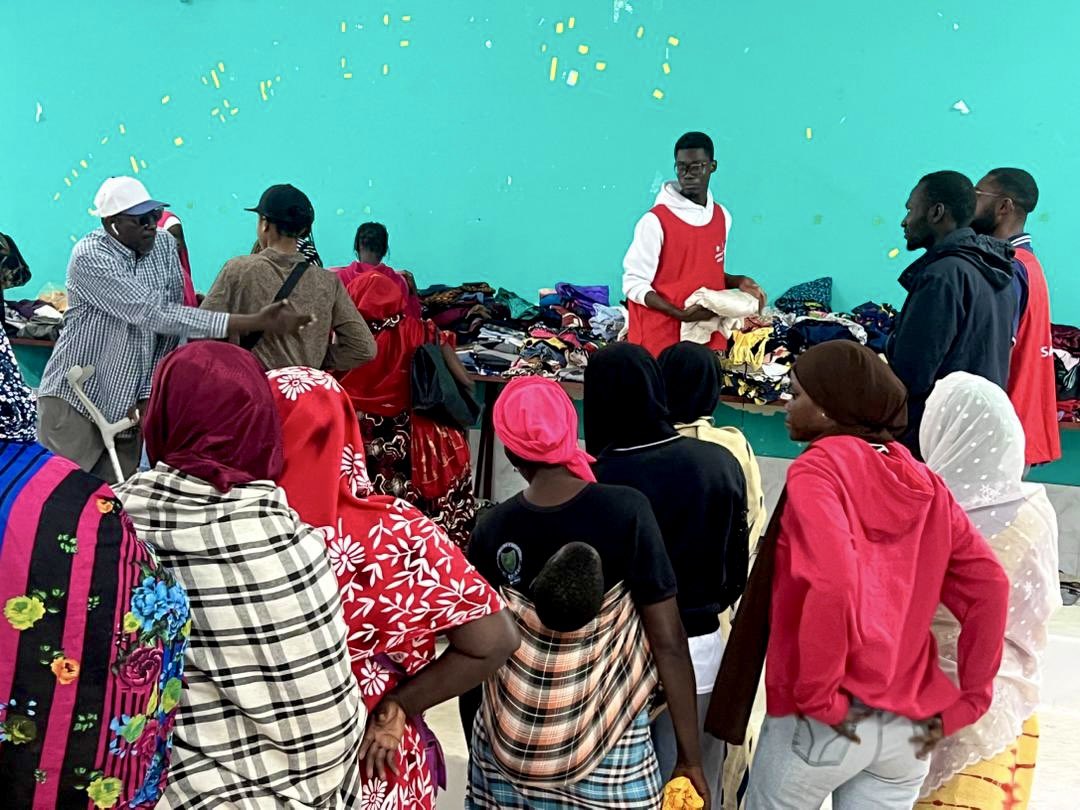 SantSenegal's tweet photo. Noël pr tous 2025. Repas de Noël et boutique d Noël avec nos amis en situation de handicap, les personnes âgées et les enfants, avec la Communauté du Baobab. la communauté met tous les peuples autour de la même table. Comme le disait notre frère Floribert. #Noëlpourtous https://t.co/TzvaqXb2Bp