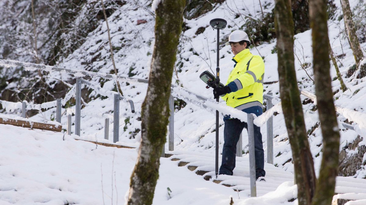 SCCSSURVEY's tweet photo. Planning your 2026 projects? ❄️ Winter's the ideal time to line up your survey equipment.

Book early to secure kit for spring.

https://t.co/ZNetP41H8X 

#UKConstruction #surveyors #LaserScanning #mapping https://t.co/niADT4q3EK