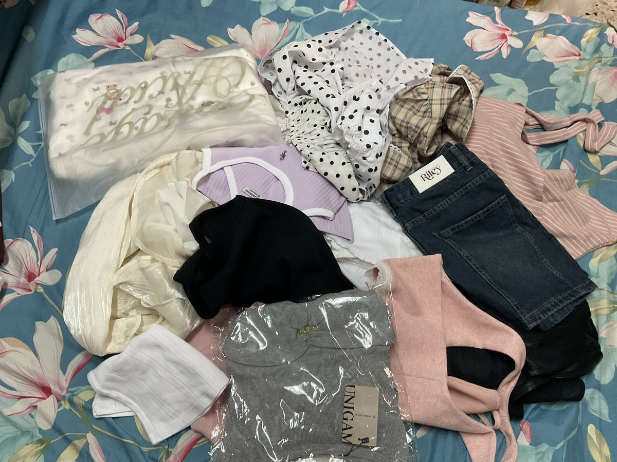 🚨งานใหม่ งานแรร์มาแล้วจ้า

- ลงคืนนี้ 20.00 น. ปัก+รี ลด 5.-

📦วินเหมา 40฿ แขนยาว+5฿/ตัว ผ้าหนัก

#ส่งต่อเสื้อผ้า #โล๊ะตู้เสื้อผ้า #ส่งต่อcintage 
#ส่งต่อstylist #ส่งต่อams #ส่งต่อ #ส่งต่อbeming #ส่งต่อfeelfree #ส่งต่อduex