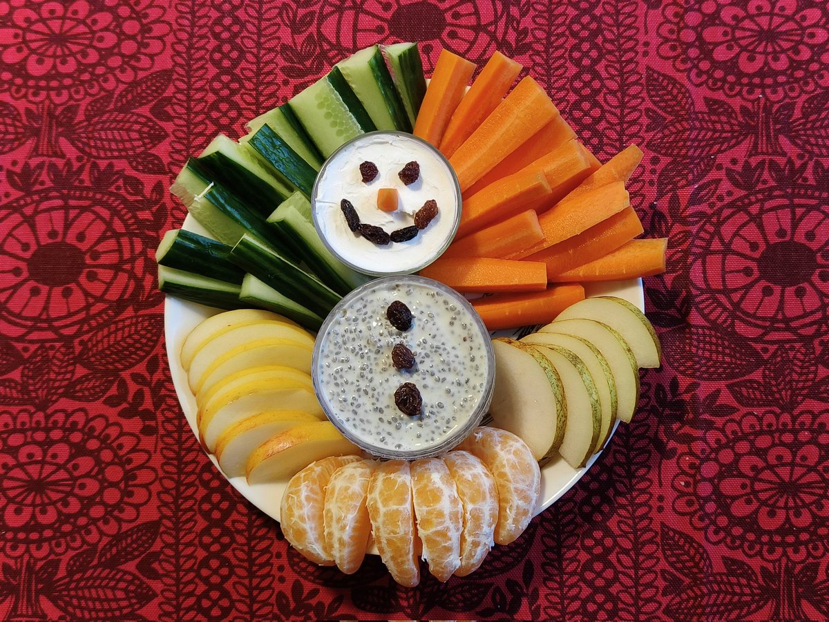 coconutmilkgirl's tweet photo. snowman dipping platter. if you even care https://t.co/flY831C8Et